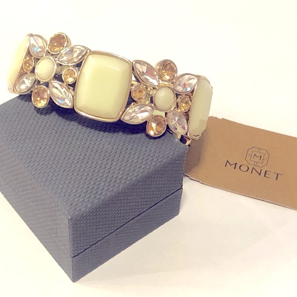 Floral bracelet